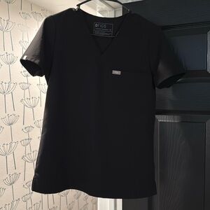 Figs Women’s Black Catarina One-Pocket Scrub Top